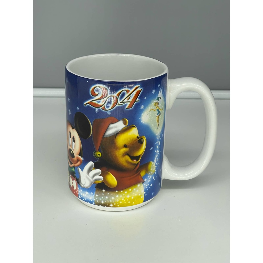 Disney 2004 Coffee Mug Snow White 7 Dwarfs Mickey Winnie the Pooh Holiday